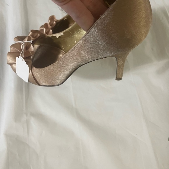 The Tough of Nina Women’s size 8 gold - Picture 9 of 10